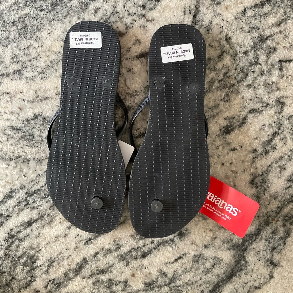 Havaianas Black Slim Flip Flops with Crystal Detail Size 11-12 - Picture 2 of 3